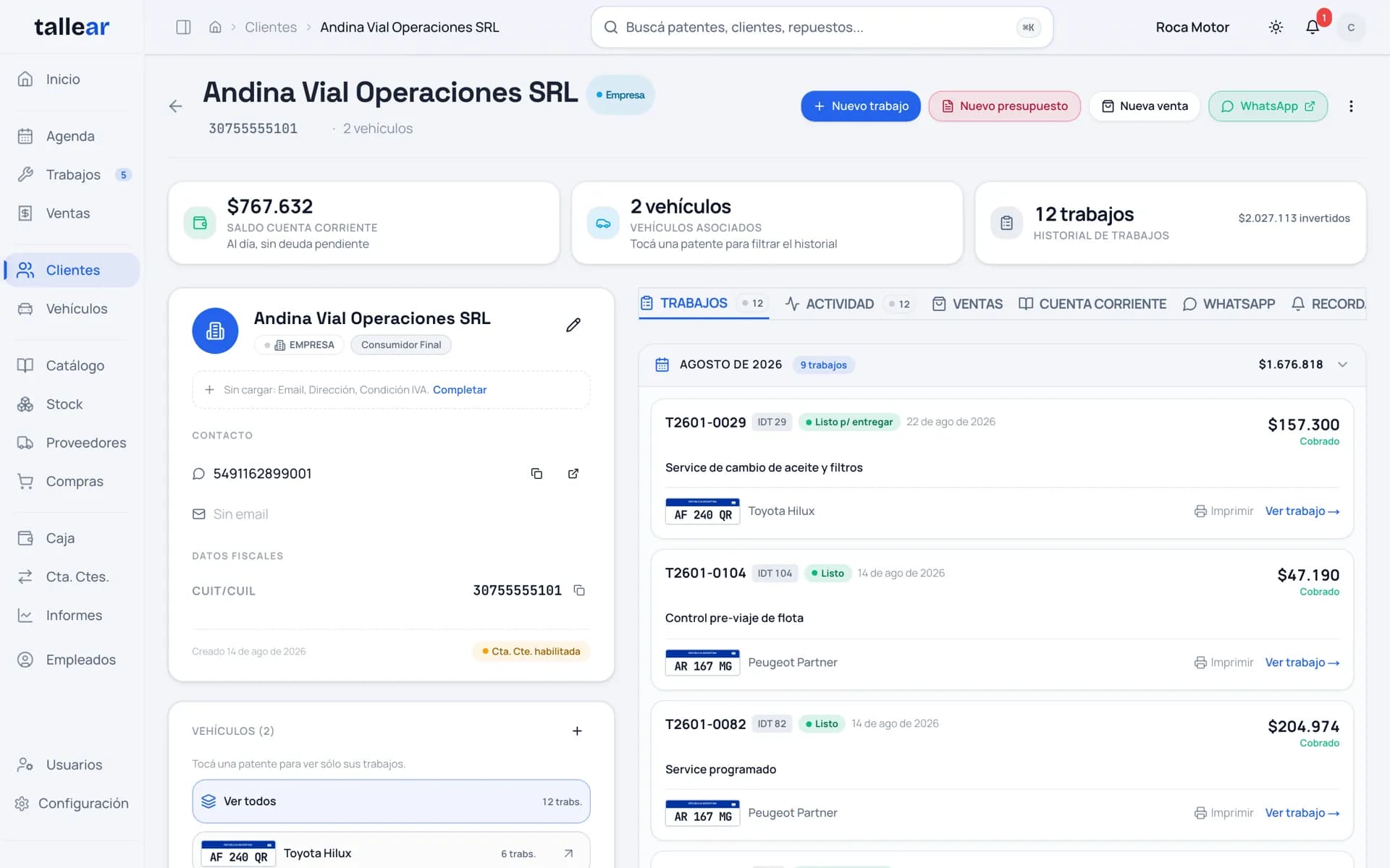 Ficha de un cliente empresa en Tallear con sus datos, sus vehículos y su cuenta corriente.