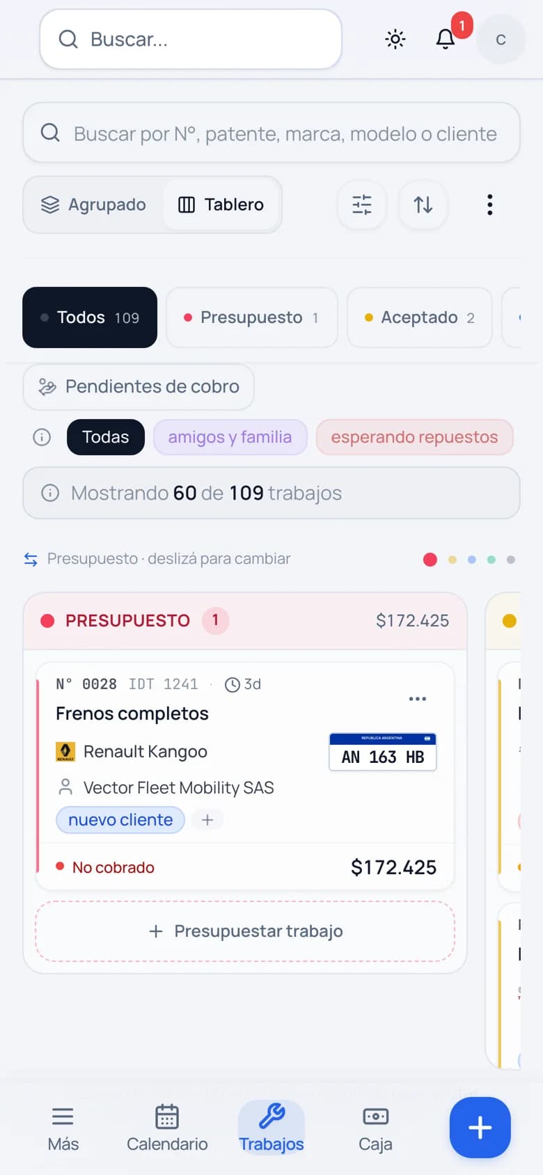El mismo tablero en el celular: las etapas se pasan de costado con el dedo.